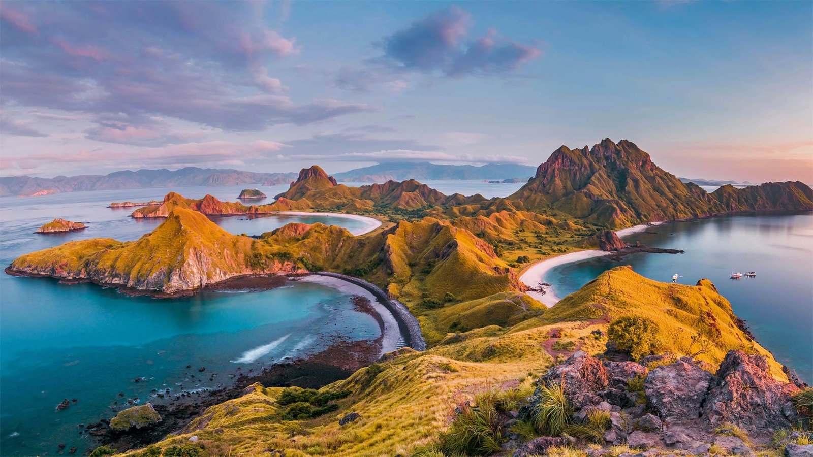 Blog : Komodo Island vs Lombok : A Traveler’s Guide to Choosing Your Perfect Destination 13 PadarIsland