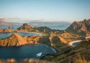 Blog : Komodo Island vs Lombok : A Traveler’s Guide to Choosing Your Perfect Destination