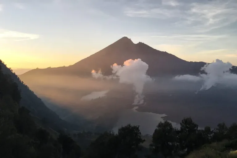 Blog : Komodo Island vs Lombok : A Traveler’s Guide to Choosing Your Perfect Destination 15 rijani