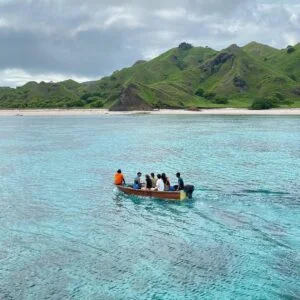 Dalam dekapan alam kenyamanan nyata dirasakan alam sejenak memberi tahu bahwa kehidupan diciptakan untuk kebahagiaan jiwa jiwa yang bersedih pupus disini lalu lalang angi 3 1