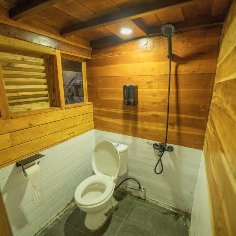 mastercabin_1_bathroom